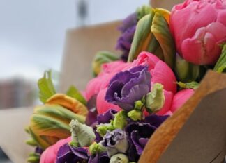 Bouquets that Grow Gardens: Pinstripes & Peonies launch the Second Hand Flower Shop.
